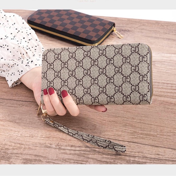 Beautiful ladies wallet with wrist strap. (brand new) - Picture 3 of 5